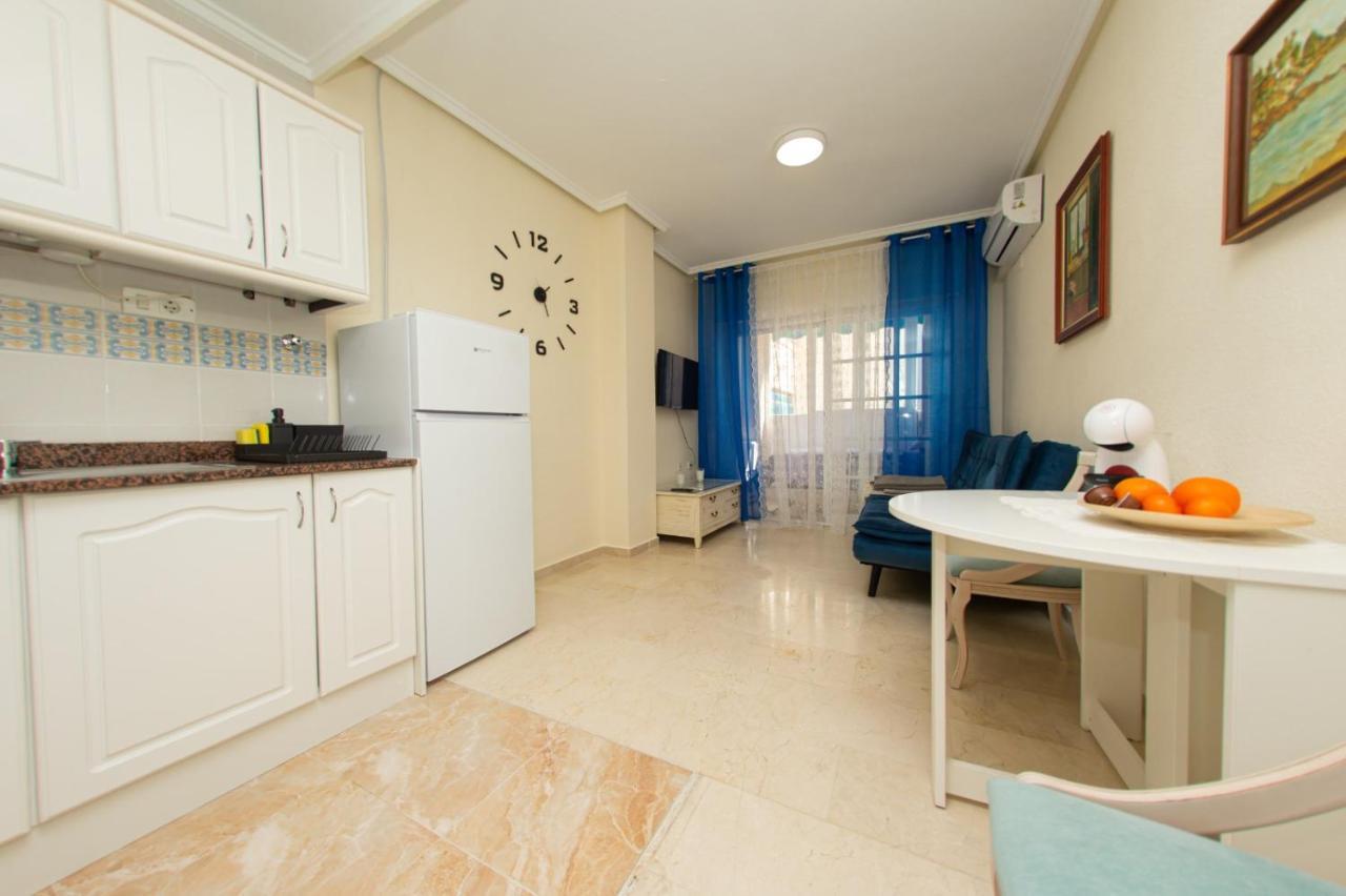 Студия На Белоснежном Пляже Los Locos Torrevieja Dış mekan fotoğraf