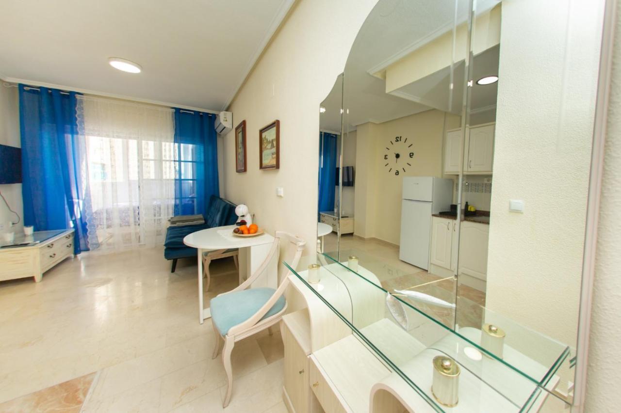 Студия На Белоснежном Пляже Los Locos Torrevieja Dış mekan fotoğraf