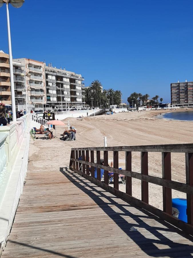 Студия На Белоснежном Пляже Los Locos Torrevieja Dış mekan fotoğraf