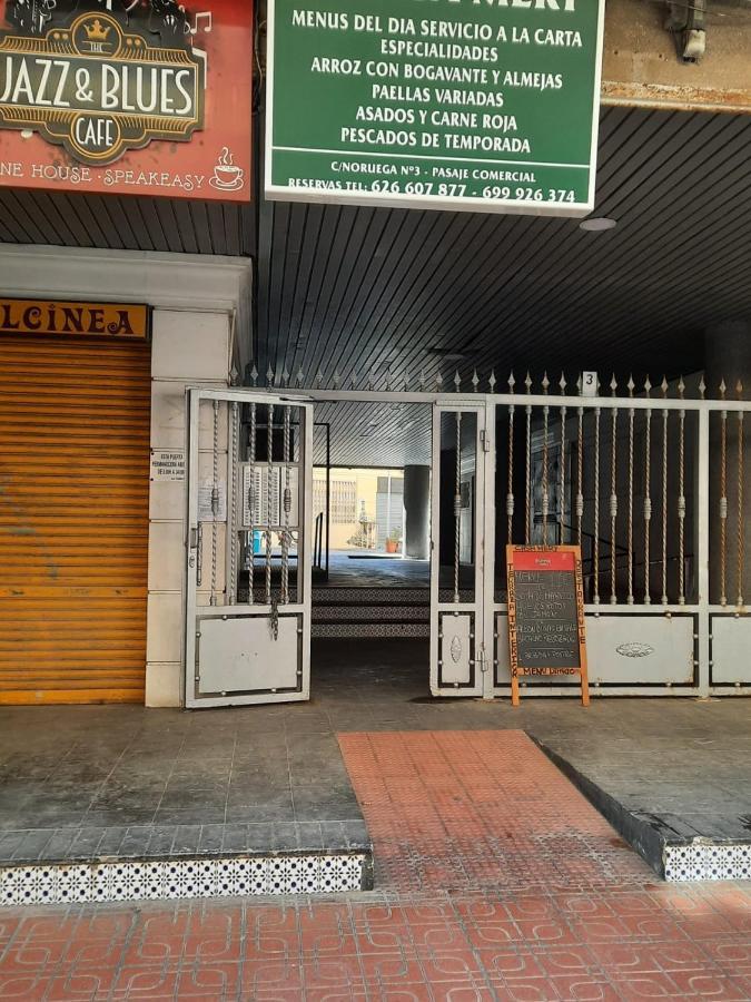 Студия На Белоснежном Пляже Los Locos Torrevieja Dış mekan fotoğraf