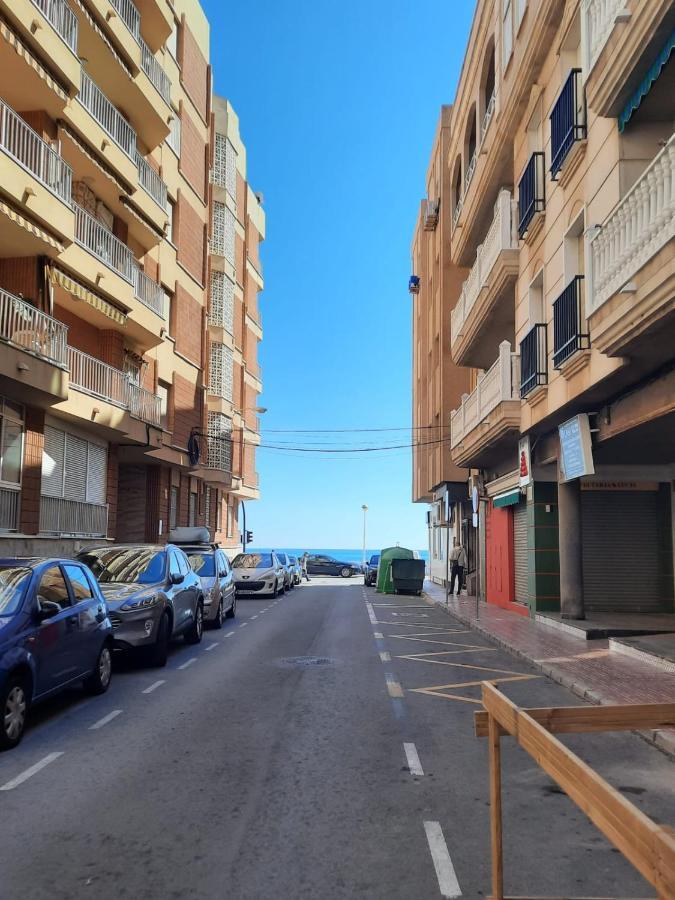 Студия На Белоснежном Пляже Los Locos Torrevieja Dış mekan fotoğraf